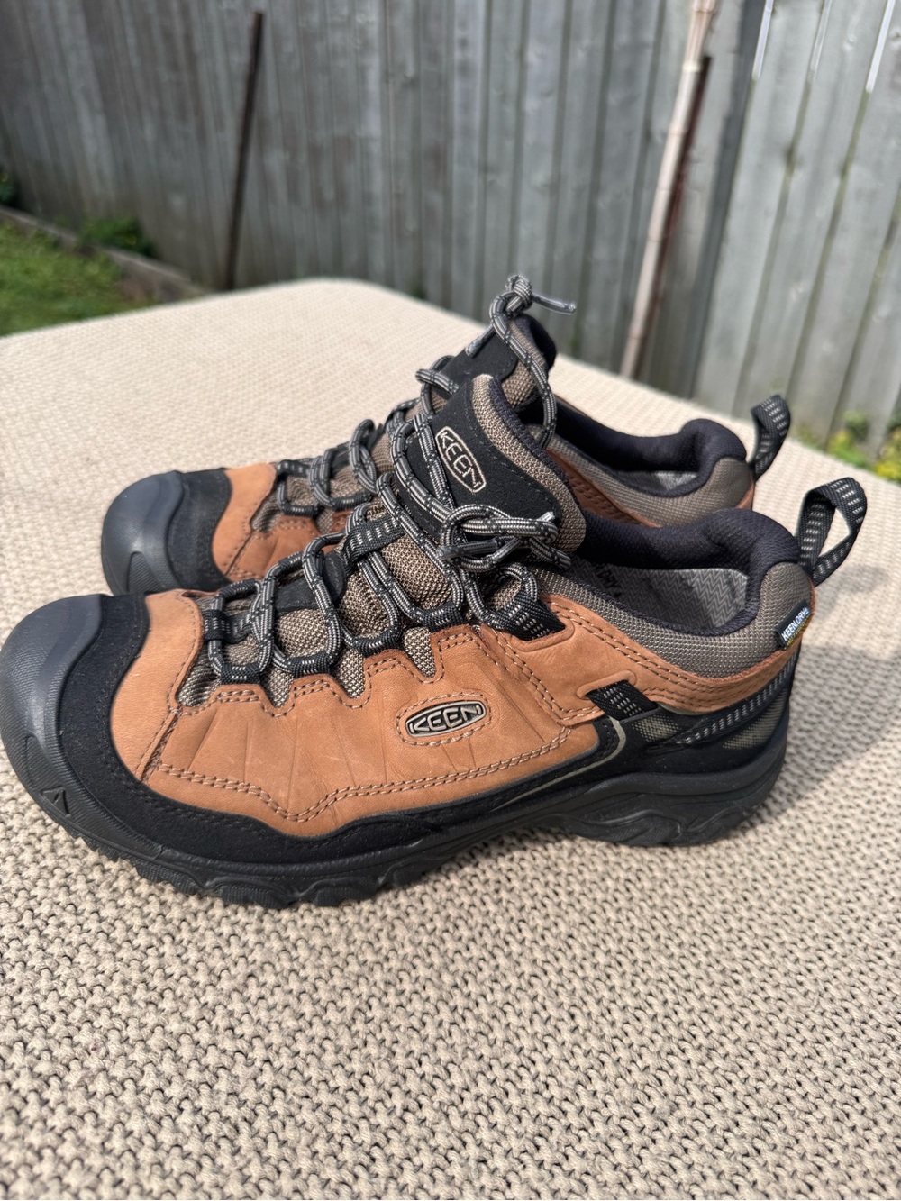 KEEN Men's 7 Targhee 4 Low Waterproof Hiking Shoes Brown Very Nice
